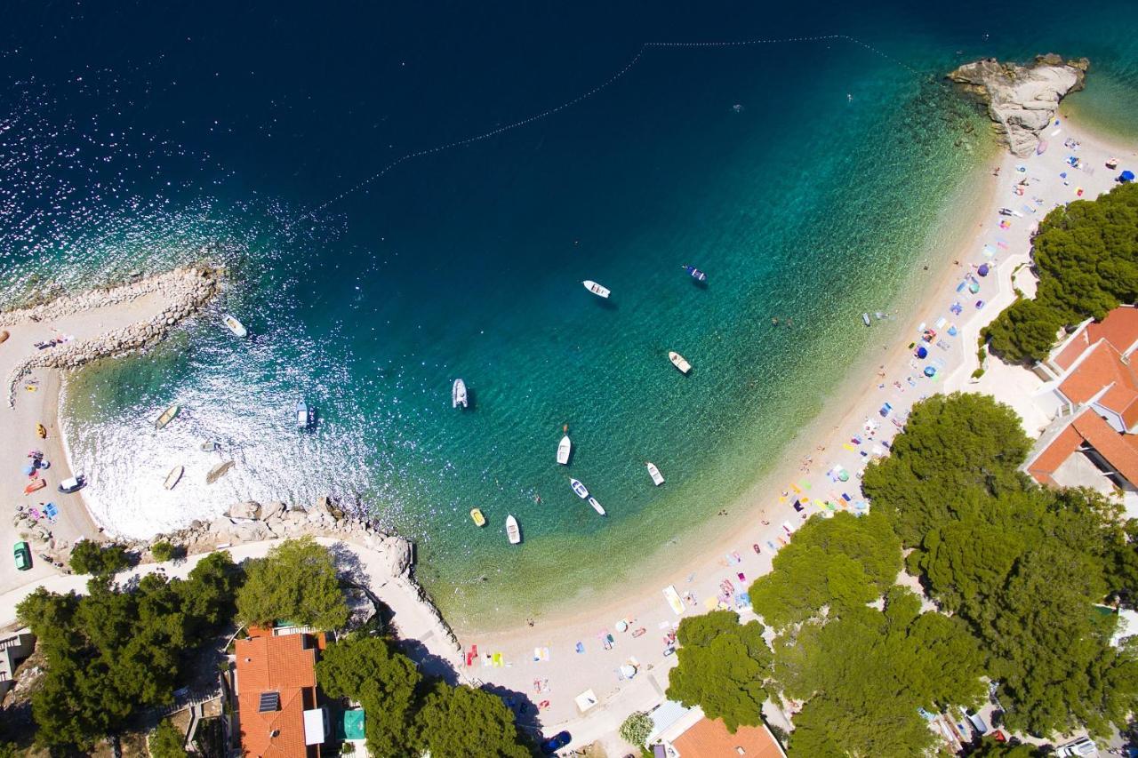 Apartments By The Sea Brela, Makarska - 16065 Esterno foto
