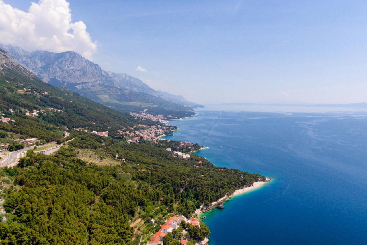 Apartments By The Sea Brela, Makarska - 16065 Esterno foto