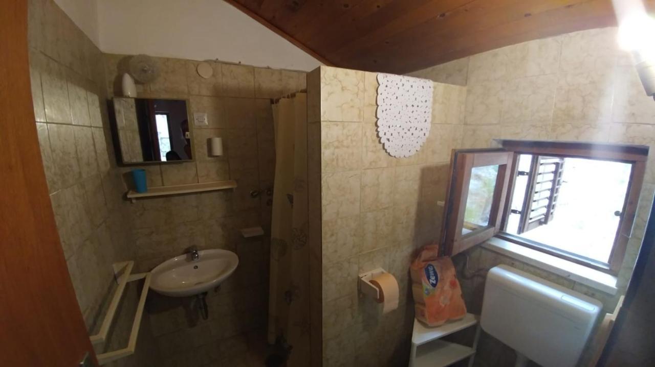 Apartments By The Sea Brela, Makarska - 16065 Esterno foto