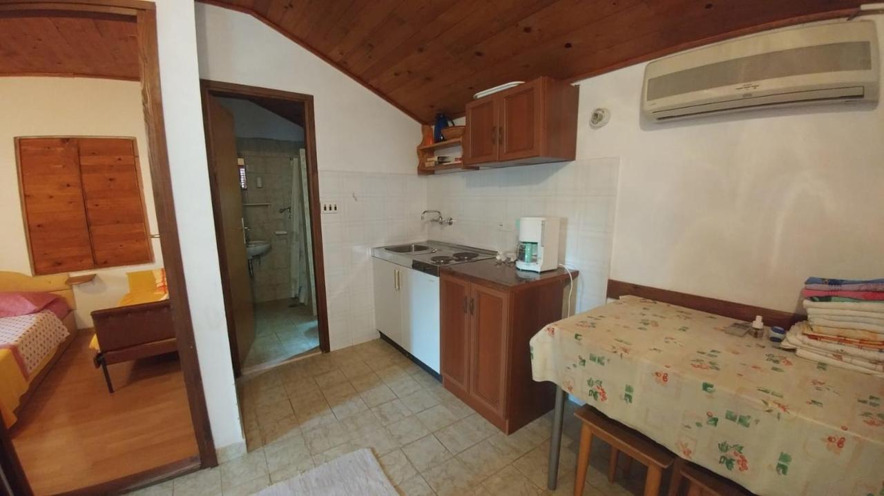 Apartments By The Sea Brela, Makarska - 16065 Esterno foto